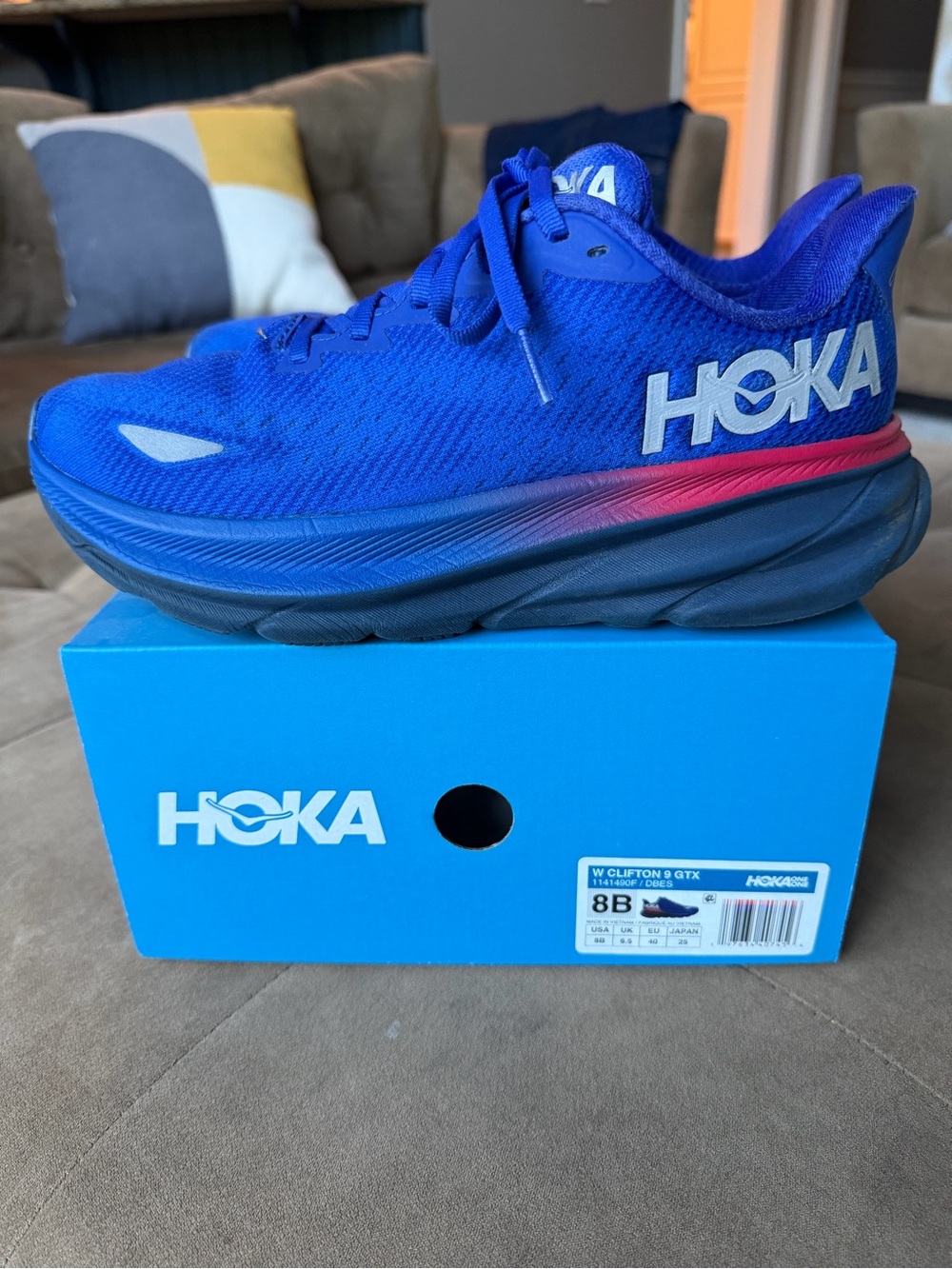 Hoka Women's Clifton GTX waterproof Running Shoe in Blue with Pink ; size 8; box